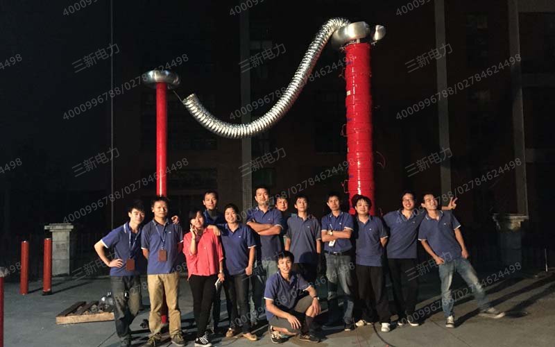 三新电力串联谐振小组员工试验结束后合影