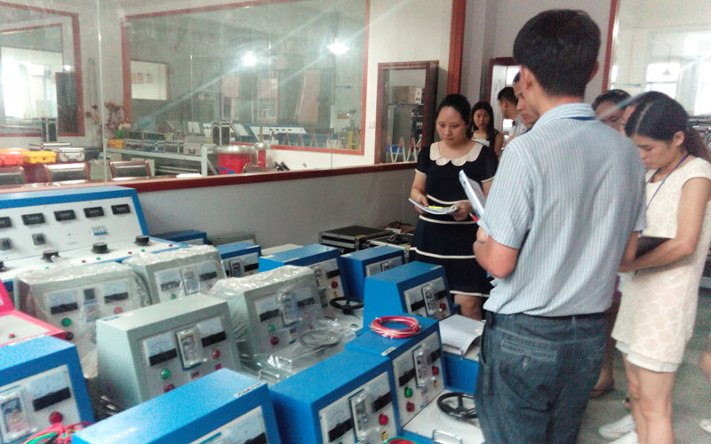 武汉高校学生到三新电力学习实践