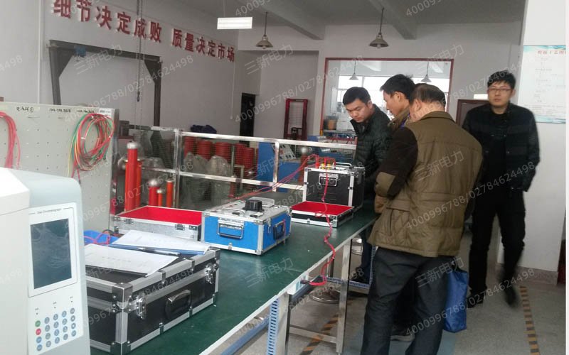 方城供电局领导观摩三新串联谐振现场试验