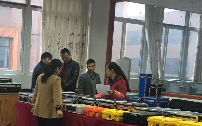 安徽客户参观三新电力样品展示厅
