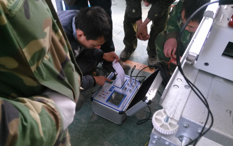 高压开关机械特性测试仪现场试验